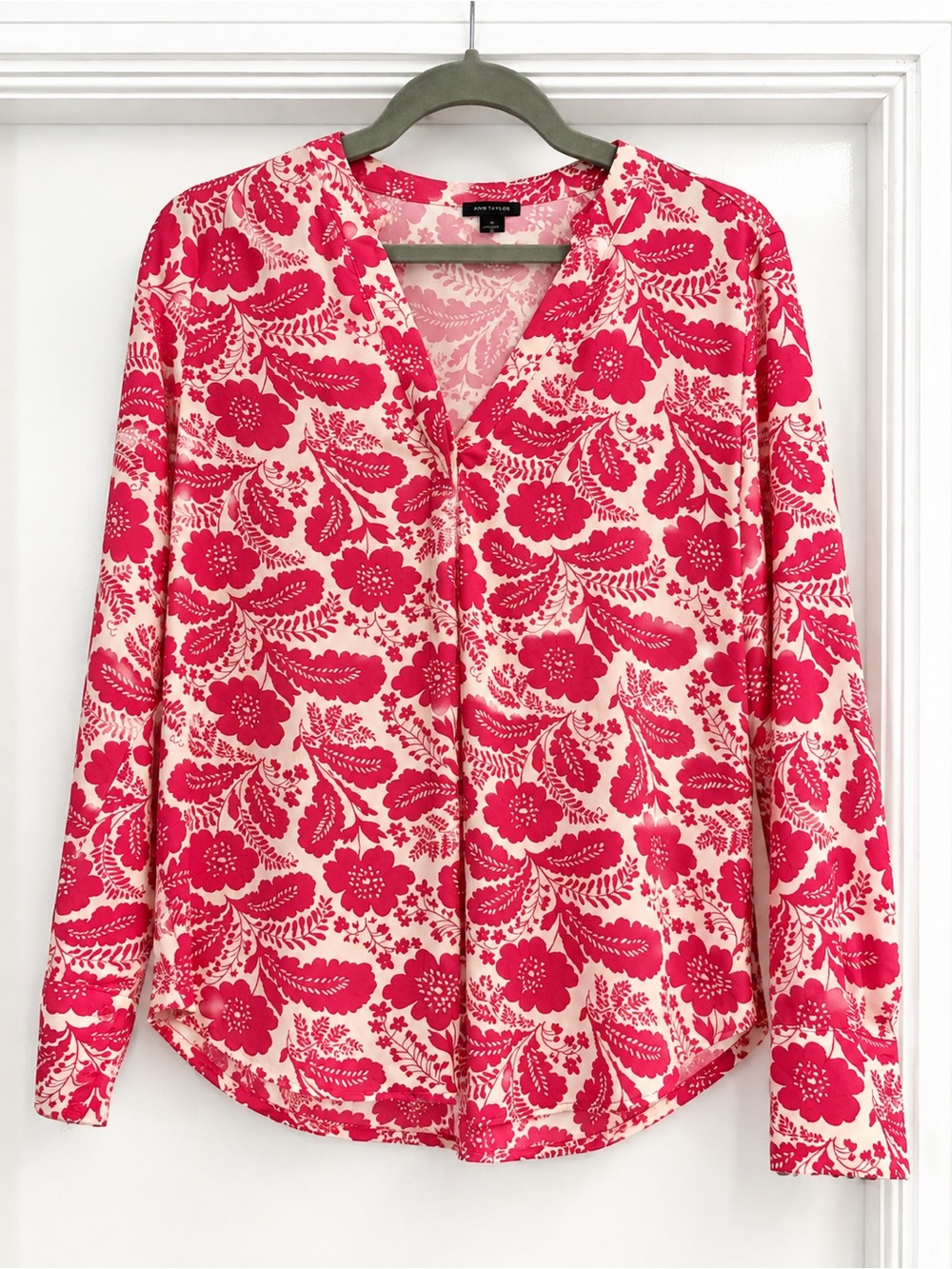 Ann Taylor Pink Floral V-Neck Blouse on Cream Base